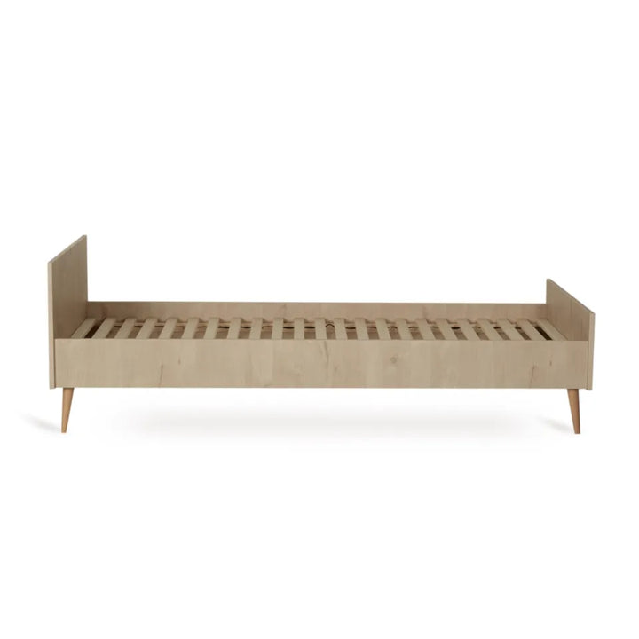 "Cocoon Junior Bed in Natural Oak 90 x 200 cm met lattenbodem voor comfort en duurzaamheid"