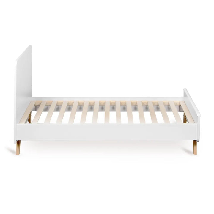 "Quax Loft Bed 70 x 140 cm in White met verstelbare bodem en massief beukenhouten poten, perfect voor elke groeiende kinderkamer"
