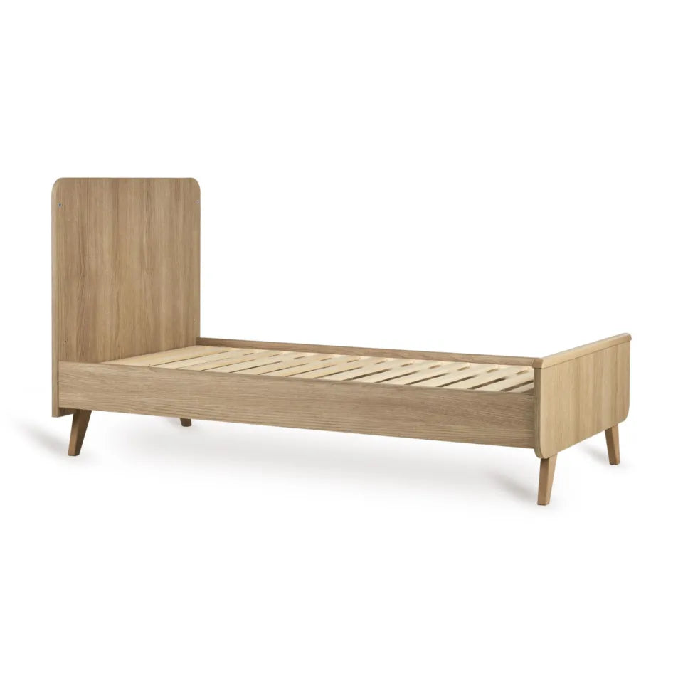 "Quax Loft Bed 70 x 140 cm in Honey Ash met verstelbare bodem en massief beukenhouten poten, perfect voor elke groeiende kinderkamer"