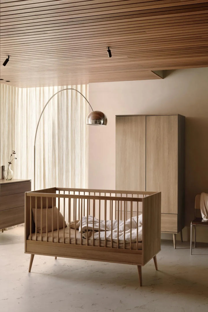 Quax Flow Bed 70 x 140 cm in Honey Ash, verstelbare bodem, converteerbaar tot bedbank, met massief beuken voetjes, veilig en stijlvol