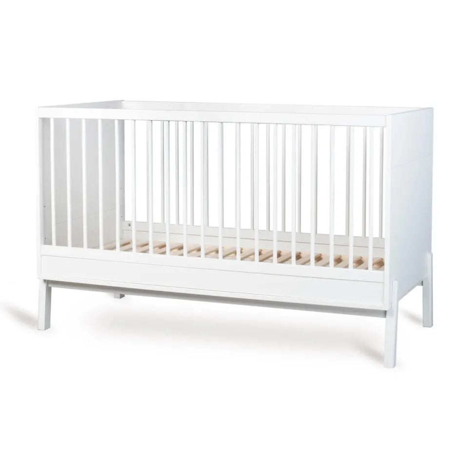 Quax Ashi Bed 70x140 cm in Cream, verstelbare bodem en omvormbaar tot junior bed, ideaal voor groei en zelfstandigheid