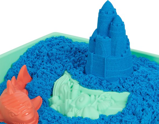 Blauwe Kinetic Sand zandbak met kneedbaar sensorisch zand