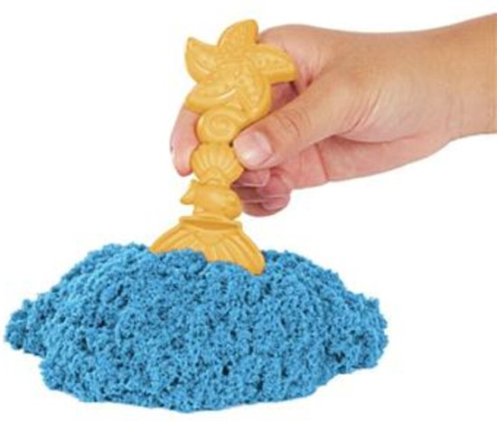 Blauwe Kinetic Sand zandbak met kneedbaar sensorisch zand