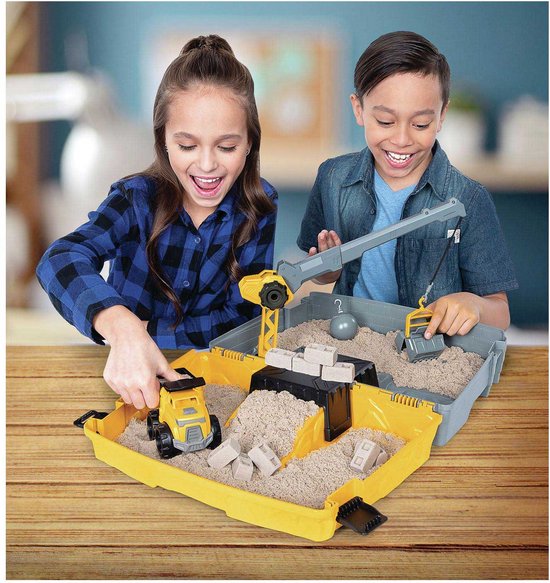 Kinetic Sand bouwplaatsset met kraan, kiepwagen en bruin zand