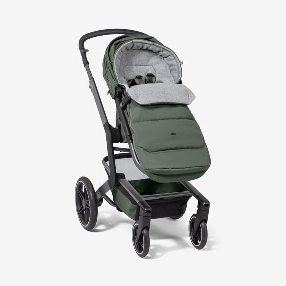 Joolz universele voetenzak in Forest Green, bevestigd aan kinderwagen