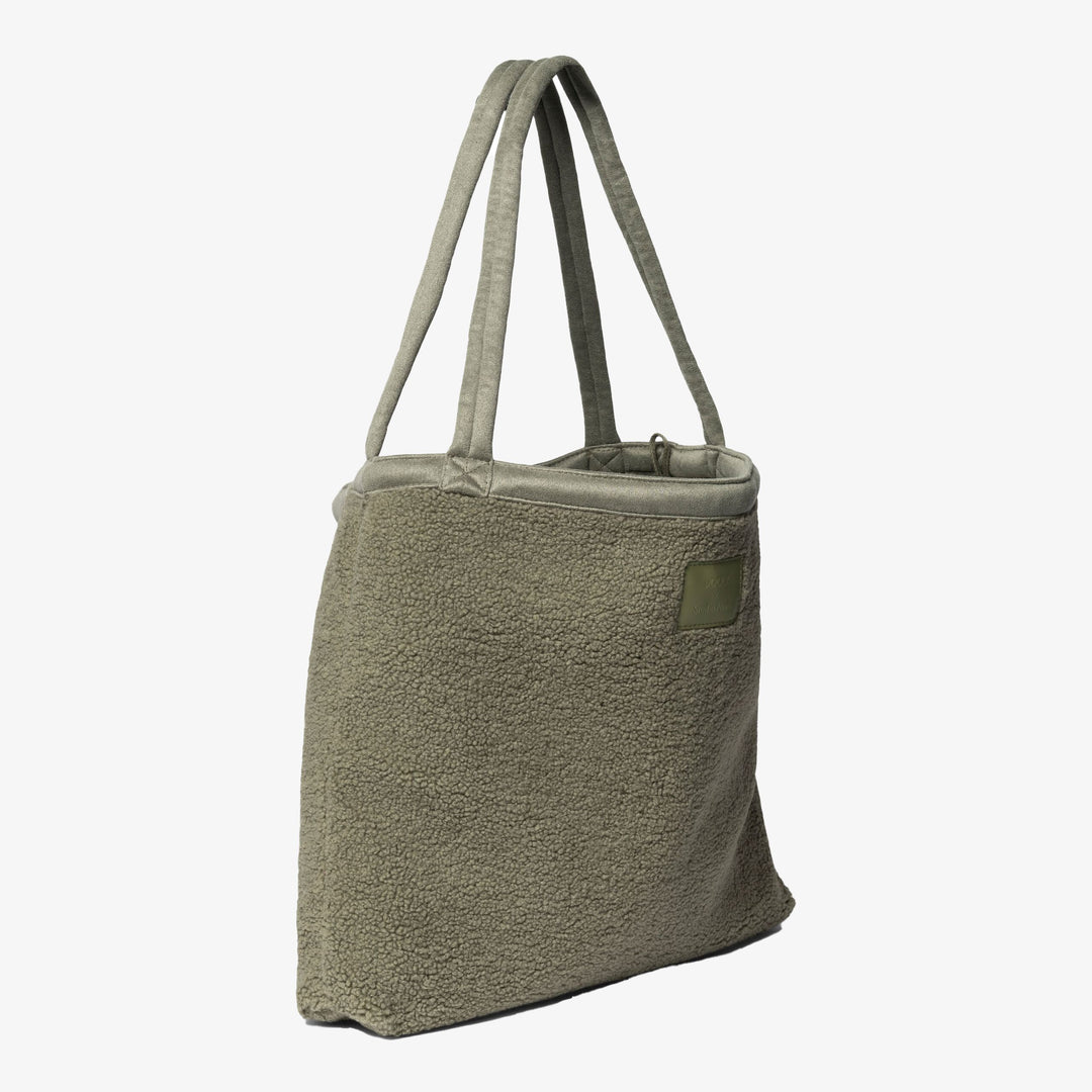 Joolz x Studio Noos Mom Bag Sage Green, ruime verzorgingstas met kinderwagenbevestiging.