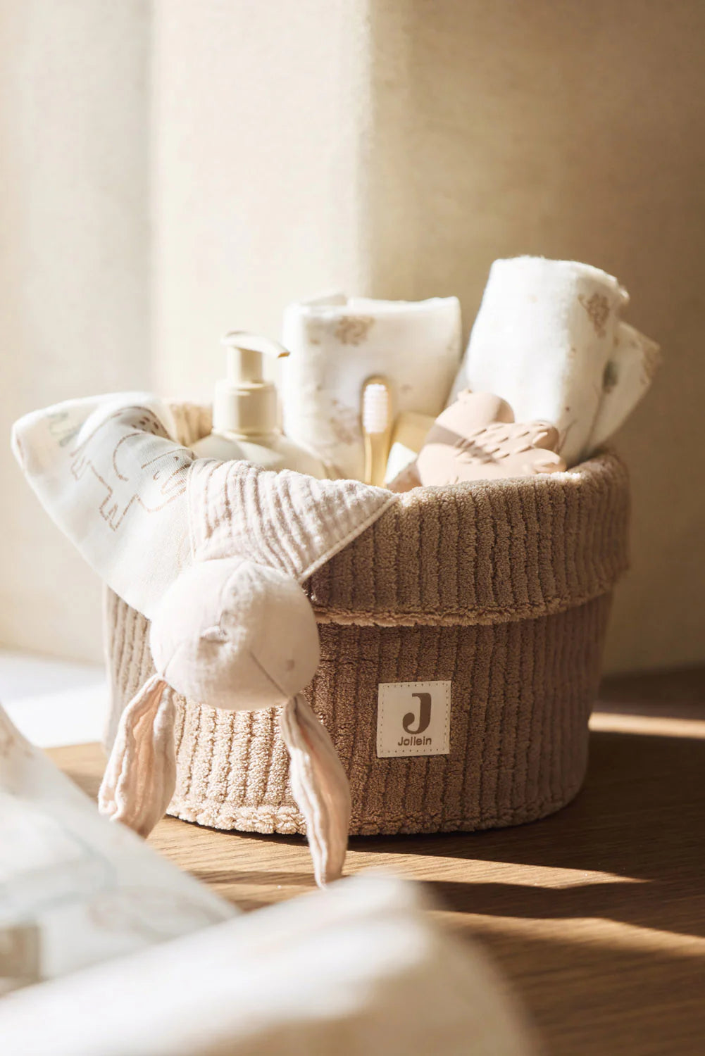 Jollein commodemandje Cloudy Rib Milky Coffee voor op de commode