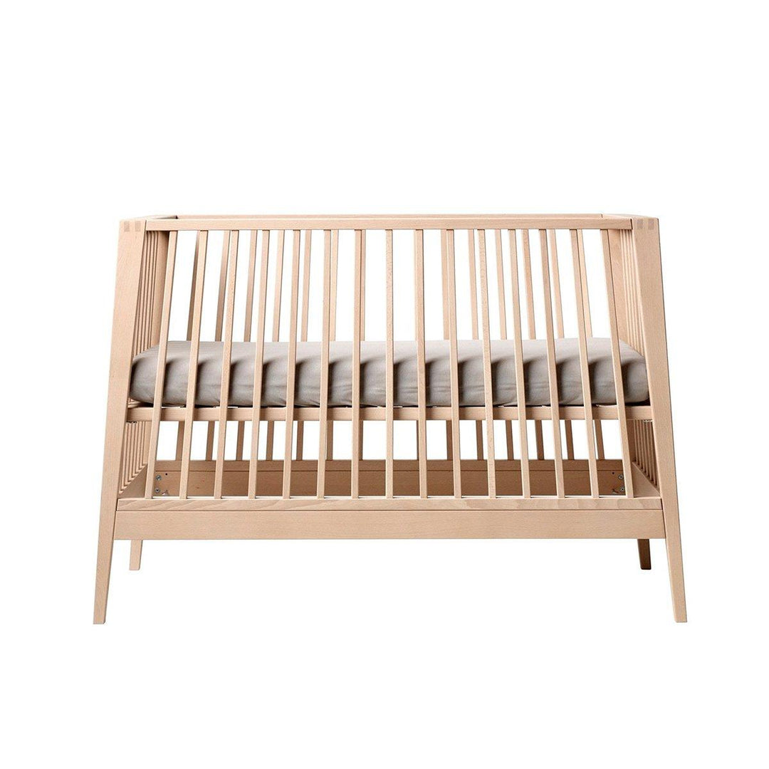 Leander Linea babybed in beuk met Scandinavisch design