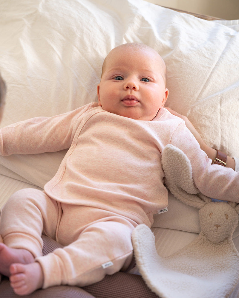 Lodger Topper babyshirt Melange in Tan – biologisch overslagshirt