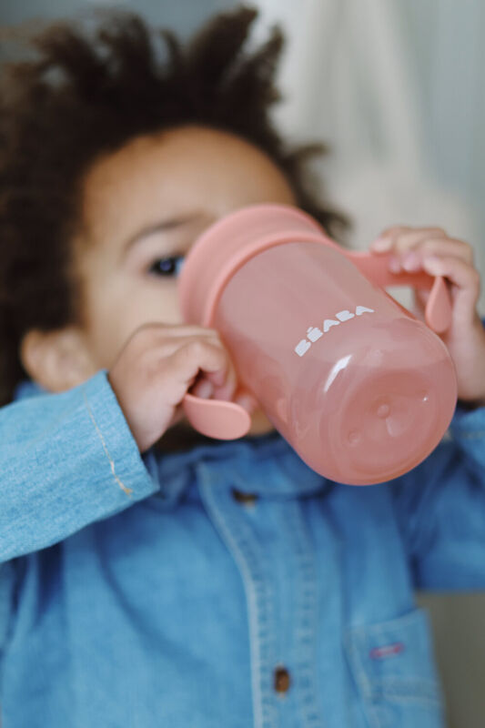 Roze Béaba 360° leerbeker met handgrepen en afsluitdeksel, 340 ml