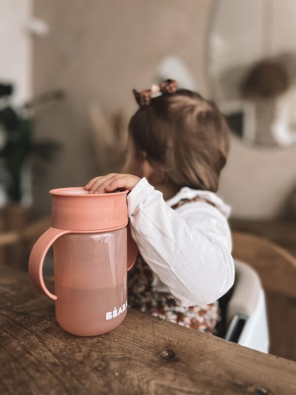 Roze Béaba 360° leerbeker met handgrepen en afsluitdeksel, 340 ml