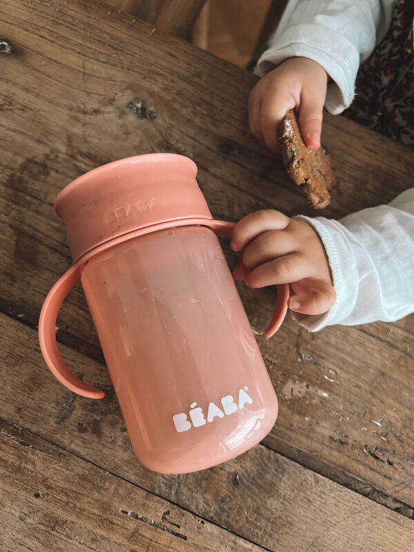 Roze Béaba 360° leerbeker met handgrepen en afsluitdeksel, 340 ml