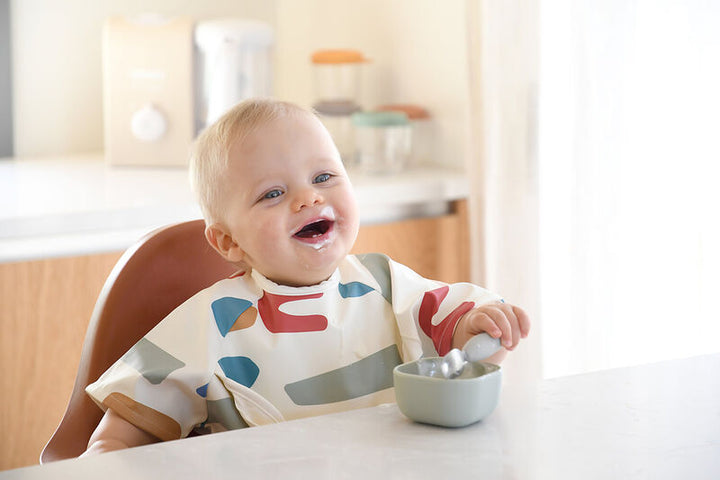 Béaba vork en lepel set voor baby’s in Velvet Grey met ergonomisch handvat.