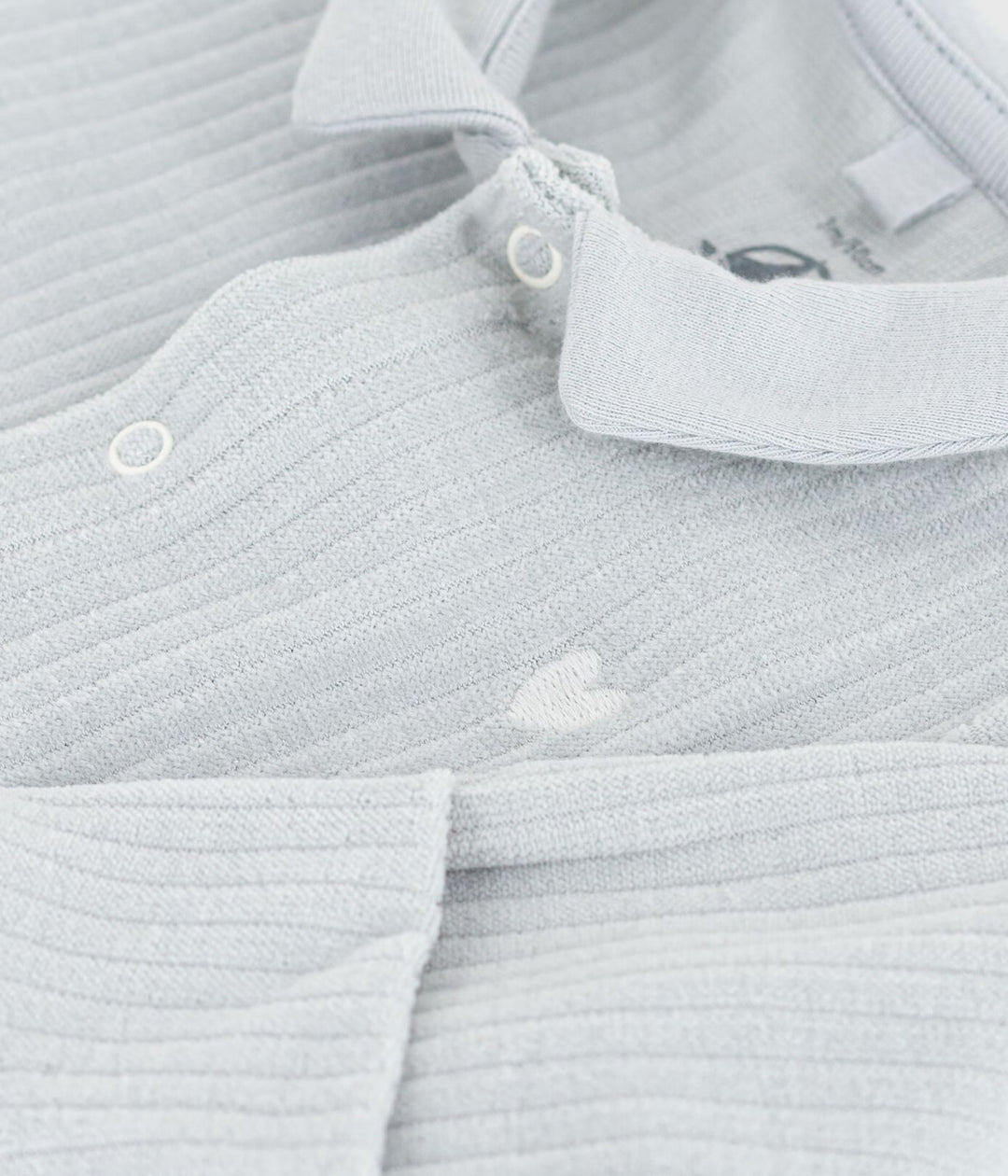 Petit Bateau pyjama blauw met wit hartje en kraagje