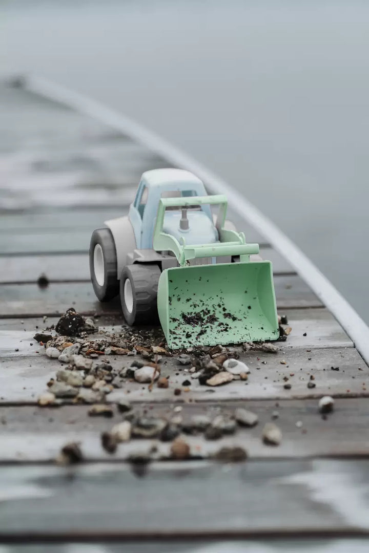 Dantoy bioplastic speelgoedtractor met functionele voorlader en grote wielen