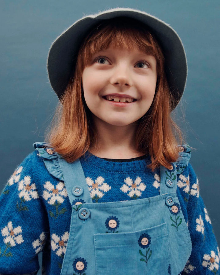 Blauwe babytrui van Emile et Ida met witte madeliefjes en ronde hals