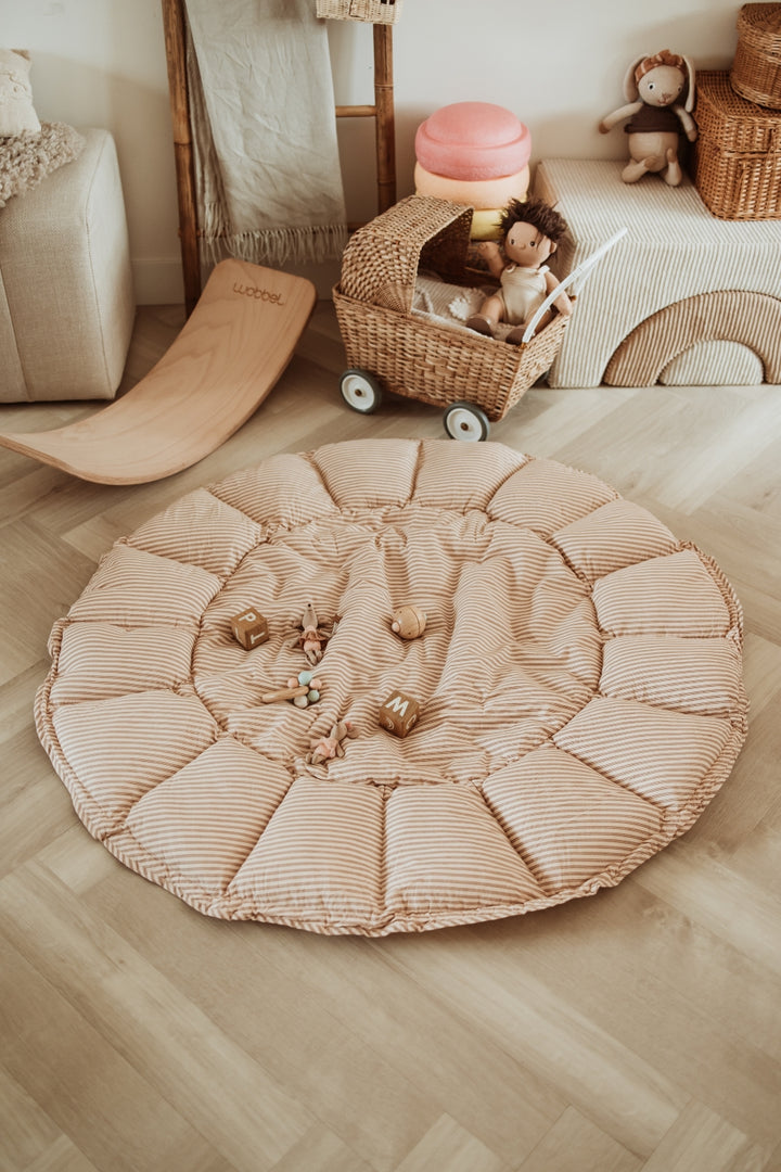 Play & Go Speelmat Bloom Stripes Brown, omgevormd tot babynestje en opbergzak, ideaal voor baby’s