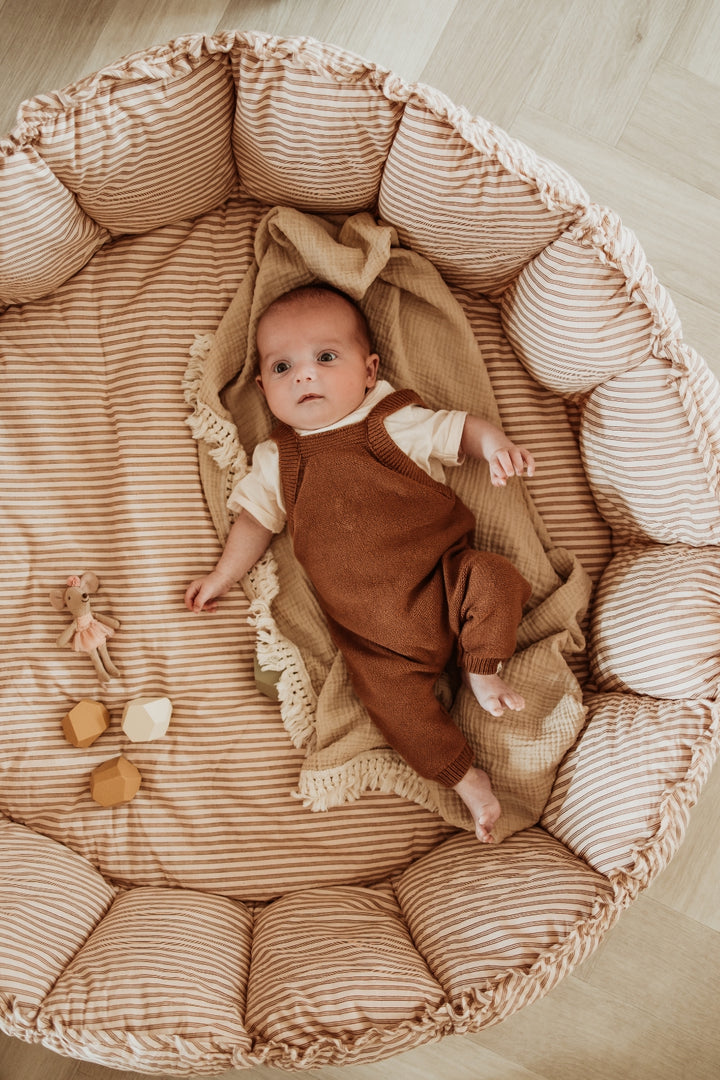 Play & Go Speelmat Bloom Stripes Brown, omgevormd tot babynestje en opbergzak, ideaal voor baby’s