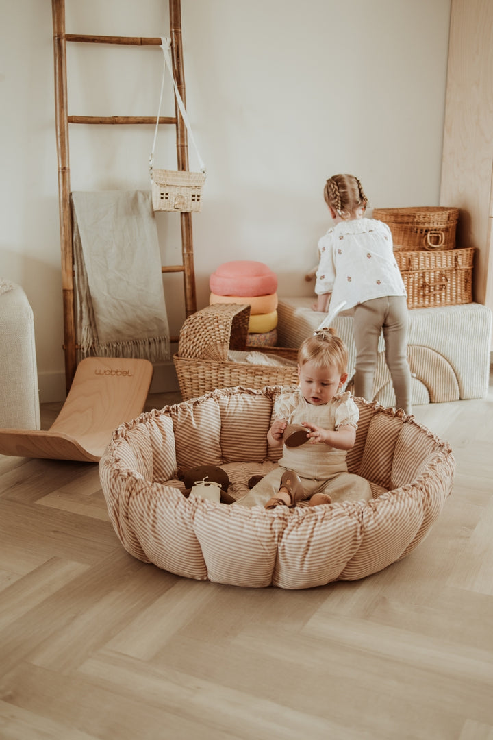Play & Go Speelmat Bloom Stripes Brown, omgevormd tot babynestje en opbergzak, ideaal voor baby’s