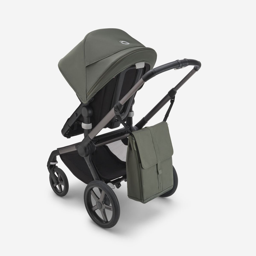 Bugaboo luierrugzak in Forest Green, gemaakt van gerecyclede materialen met waterafstotende buitenkant en ruime opbergmogelijkheden.