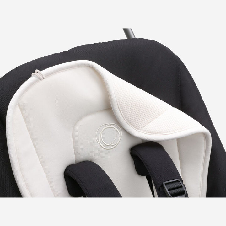 Bugaboo Dual Comfort Seat Liner in Fresh White, omkeerbaar met ademend 3D gaas en Cooldry® comfortkant voor temperatuurregulatie.