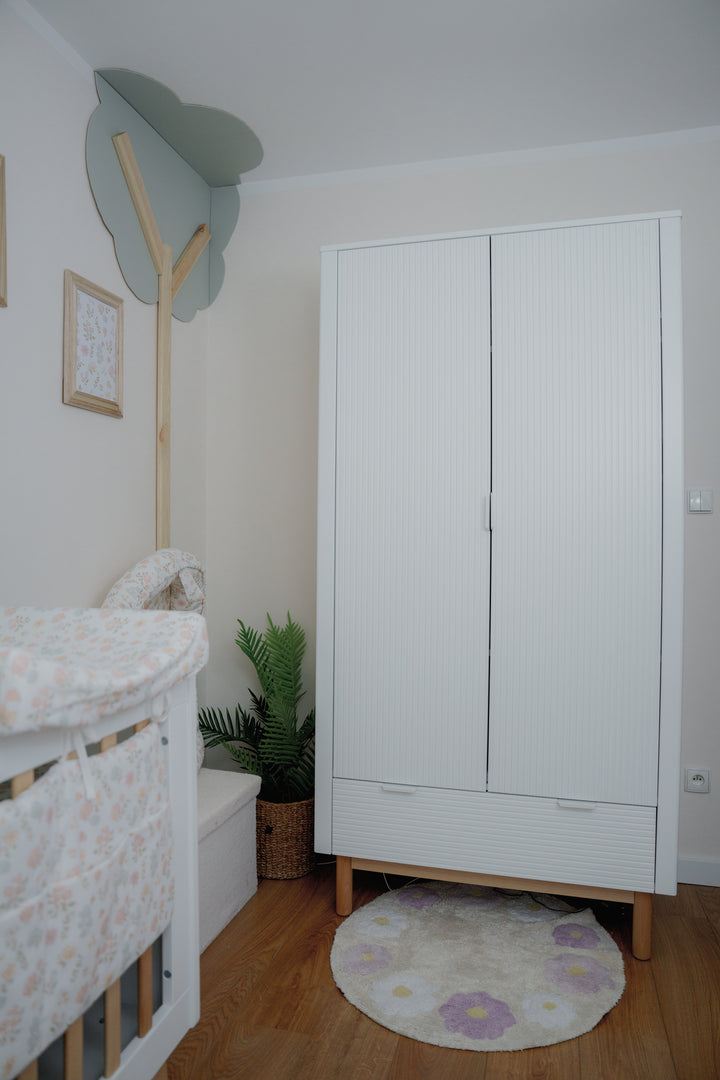 Witte Pinio Miloo kledingkast met 2 deuren, lade en houten poten