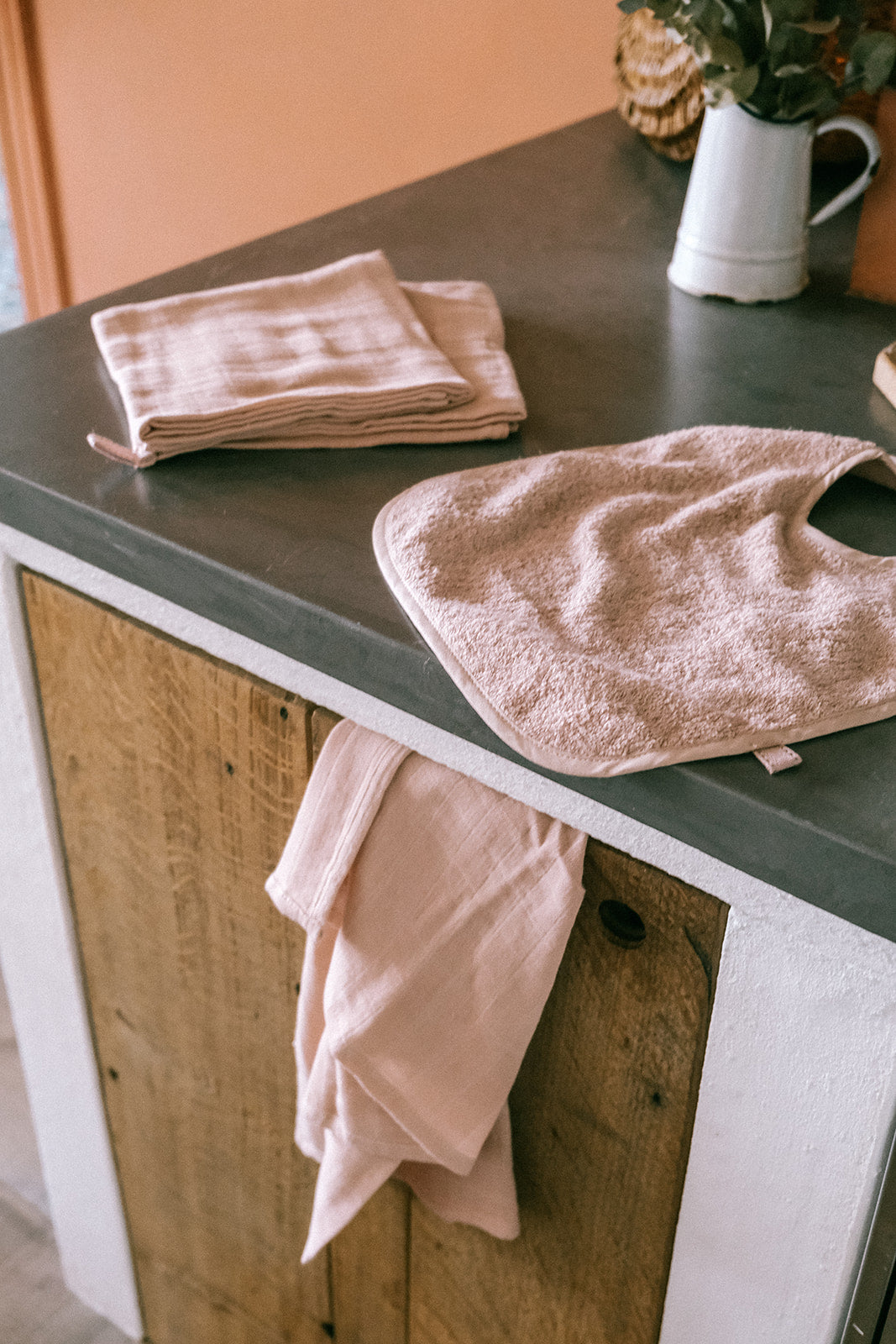 Ooit Slab Medium Otto in Dust kleur tijdens het eten