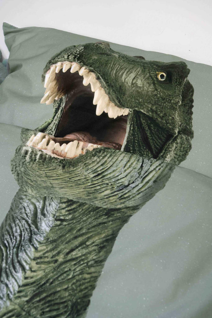 Snurk Dino dekbedovertrek 140x200 cm in Jurassic Green met T-rex print van biologisch katoen