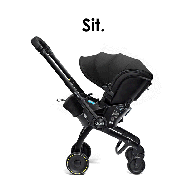 Doona X autostoel in Nitro Black, omgevormd tot kinderwagen met verstelbare hoofdsteun en faux-leather handgreep.