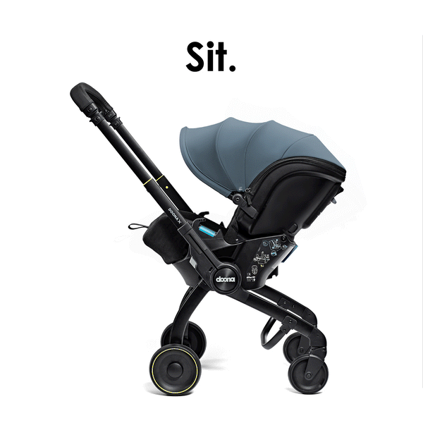 Doona X autostoel in Ocean Blue, omgevormd tot kinderwagen met verstelbare hoofdsteun en faux-leather handgreep.