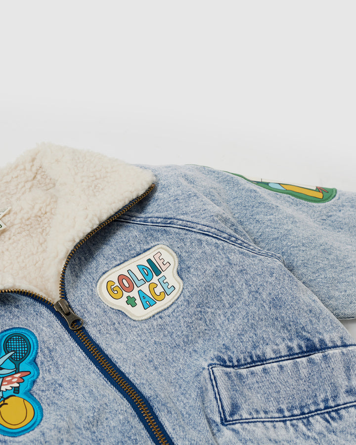 Denim sherpa jas van Goldie + Ace met dierenbadges en zachte voering