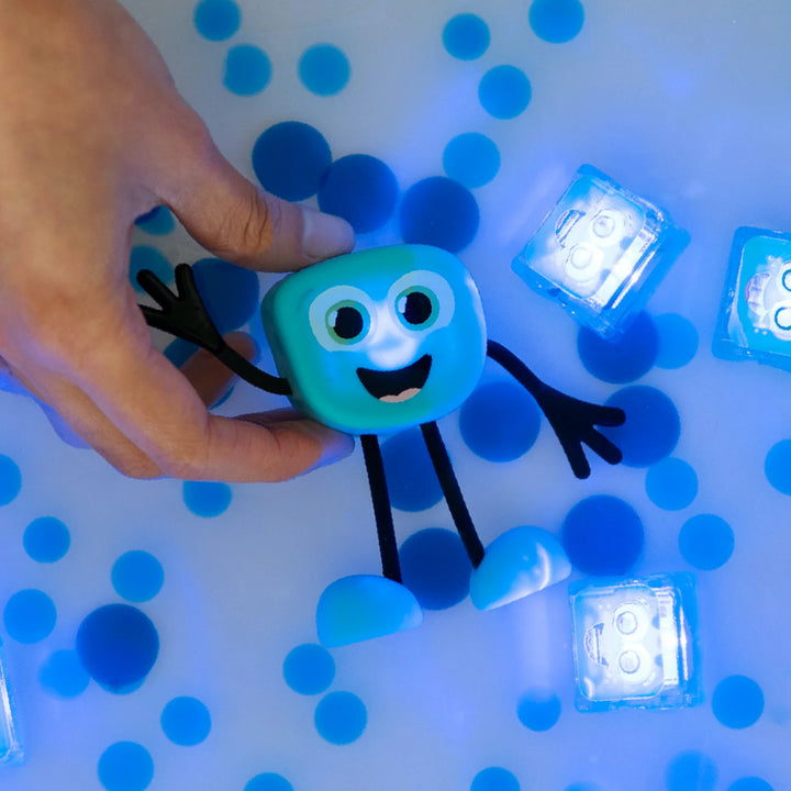 Glo Pals Blair Light Up Blue badspeeltje met licht en buigbare armen in bad