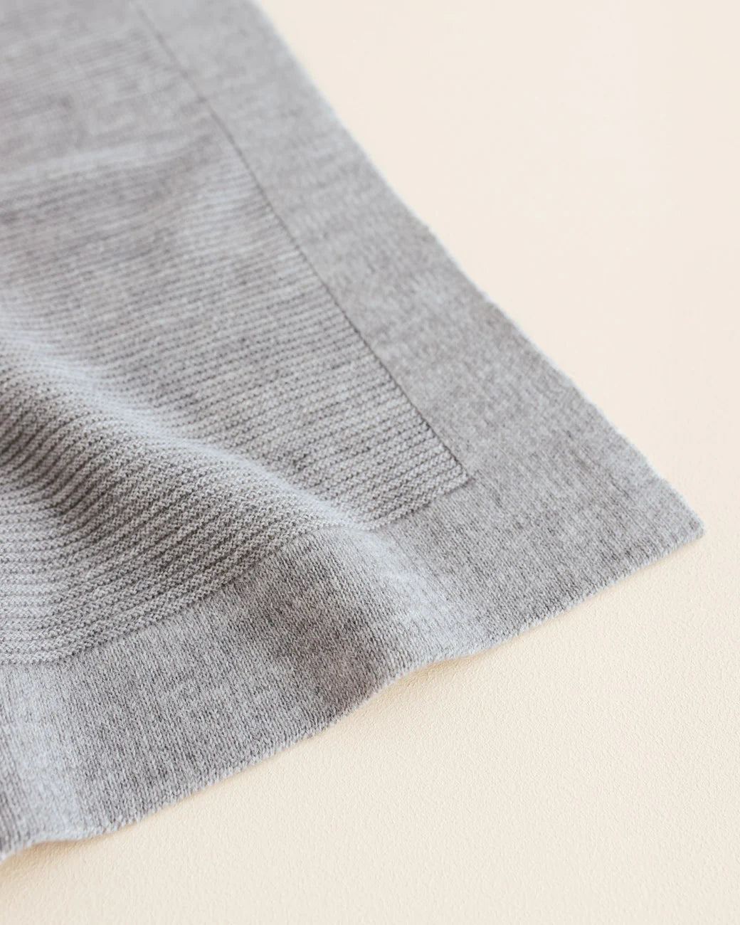 Hvid deken Gust van merinowol in Grey Melange, 70x95 cm