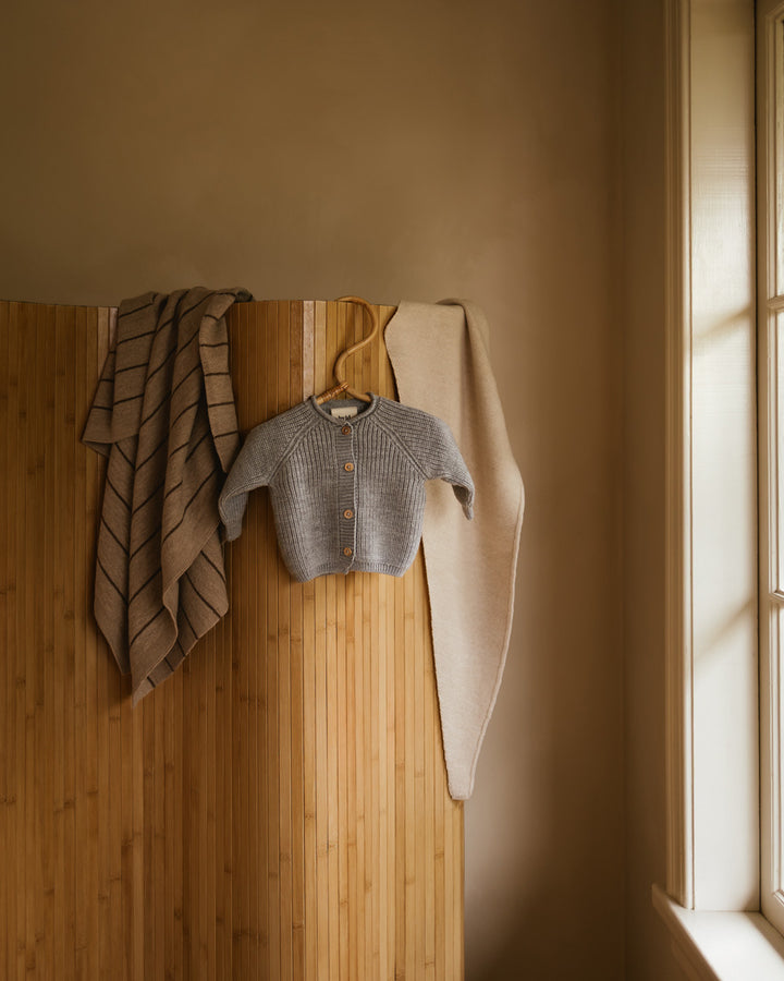 Harry deken van Hvid in Sand/Mocha, jersey breiwerk, 70 x 100 cm