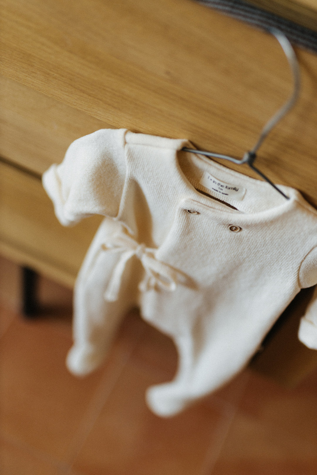 1+ In The Family - Kruippakje Havre Ecru