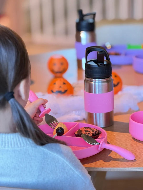 Tress kinderbestek set in roze: lepel en vork van siliconen en roestvrij staal