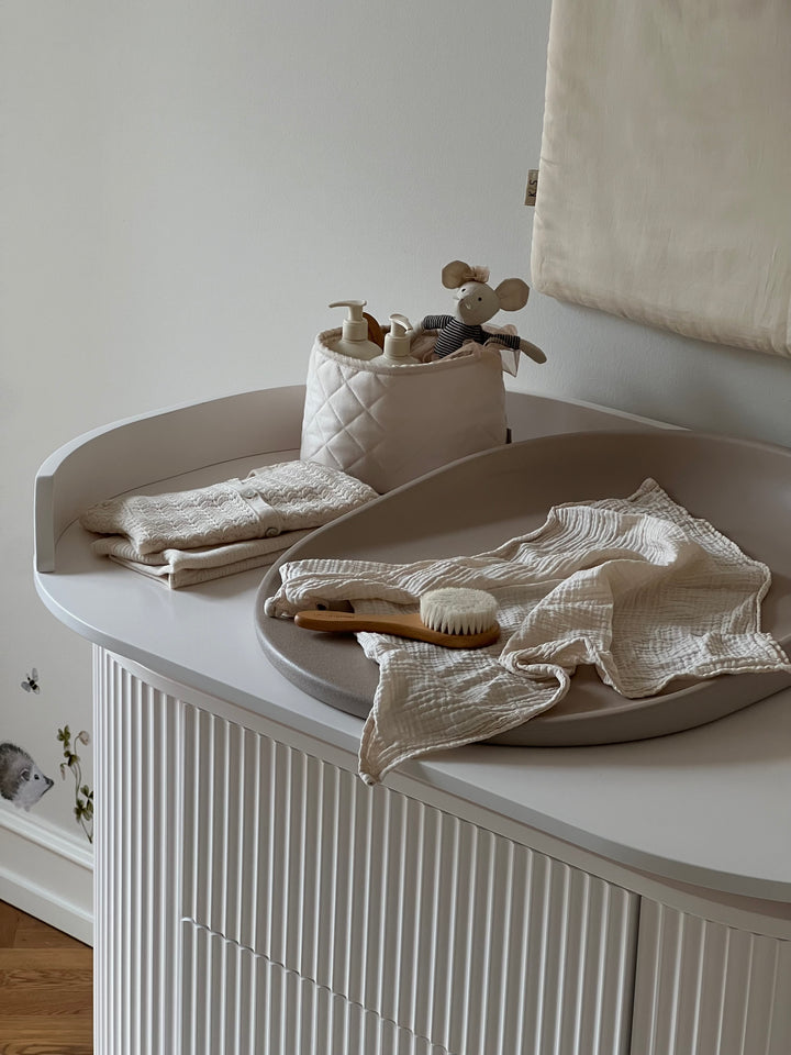 Opzetstuk voor Commode Kai in white oak met naadloze bevestiging
