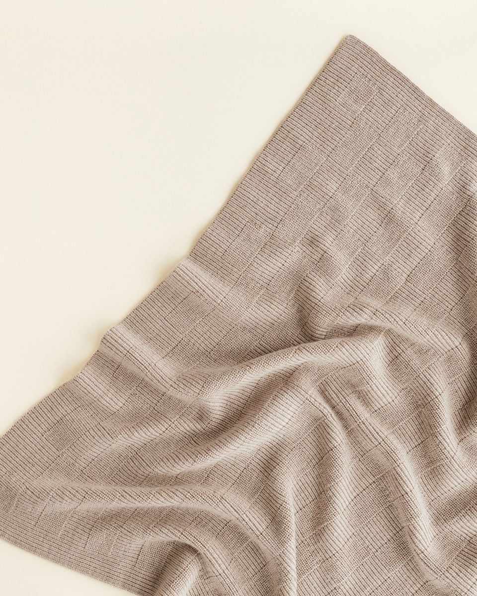 Hvid Ivy deken in Sand met geribbelde structuur, 70 x 95 cm