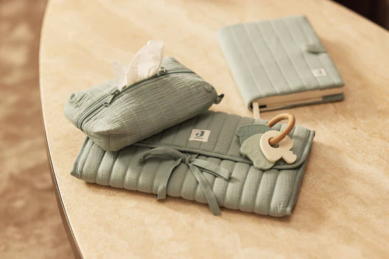 Jollein verzorgingsmatje hydrofiel Sea Green met opbergvakken en striksluiting