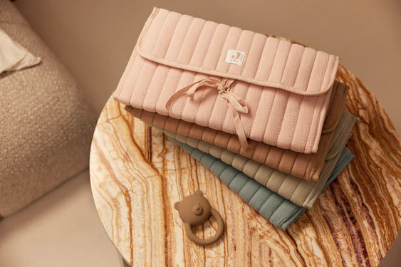 Jollein verzorgingsmatje hydrofiel Olive Green met opbergvakken en striksluiting