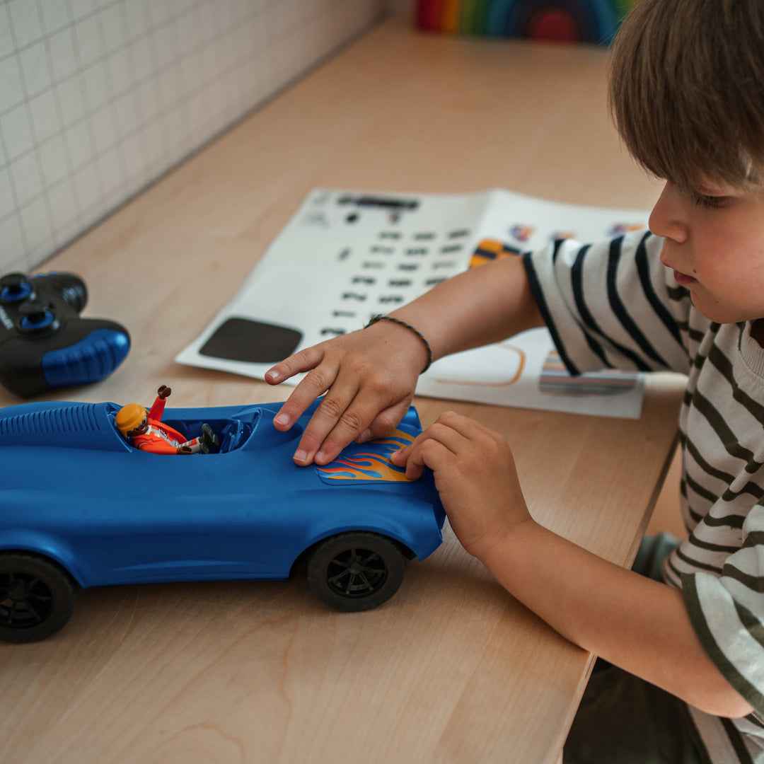 Kidywolf Auto Met Afstandsbediening KidyCar in blauw met rubberen banden en automatisch lichtsysteem