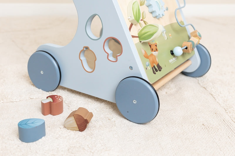 Houten loopwagen Forest Friends met activiteiten van Little Dutch