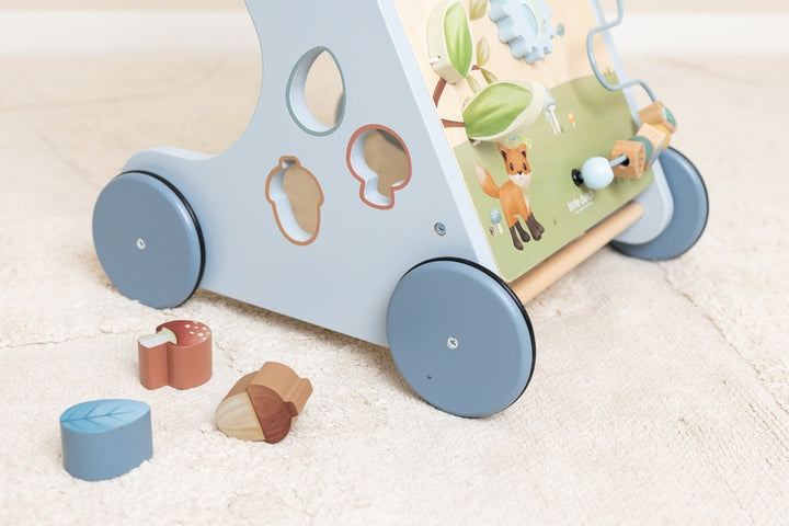 Houten loopwagen Forest Friends met activiteiten van Little Dutch
