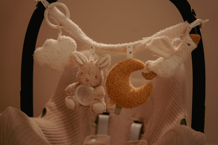 Little Dutch Wagenspanner Newborn Naturals met zachte figuurtjes