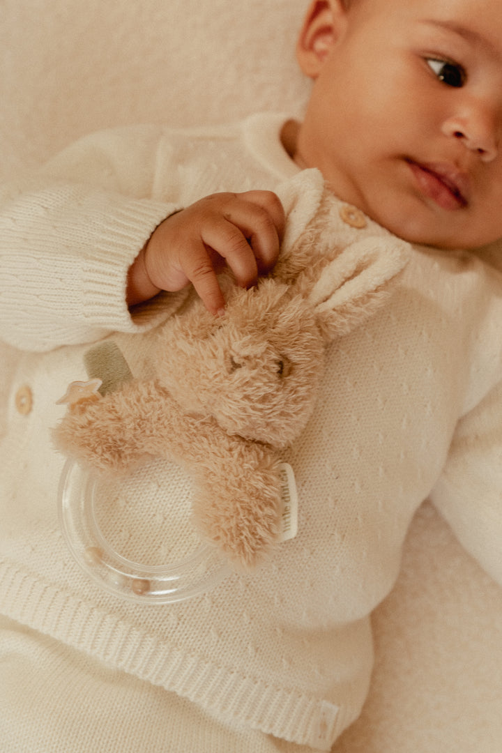 Little Dutch Ringrammelaar Newborn Naturals met zachte structuren