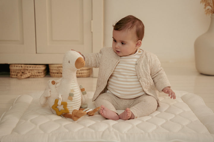 Little Dutch Activiteitenknuffel Little Goose met zachte stofjes en rammelgeluid