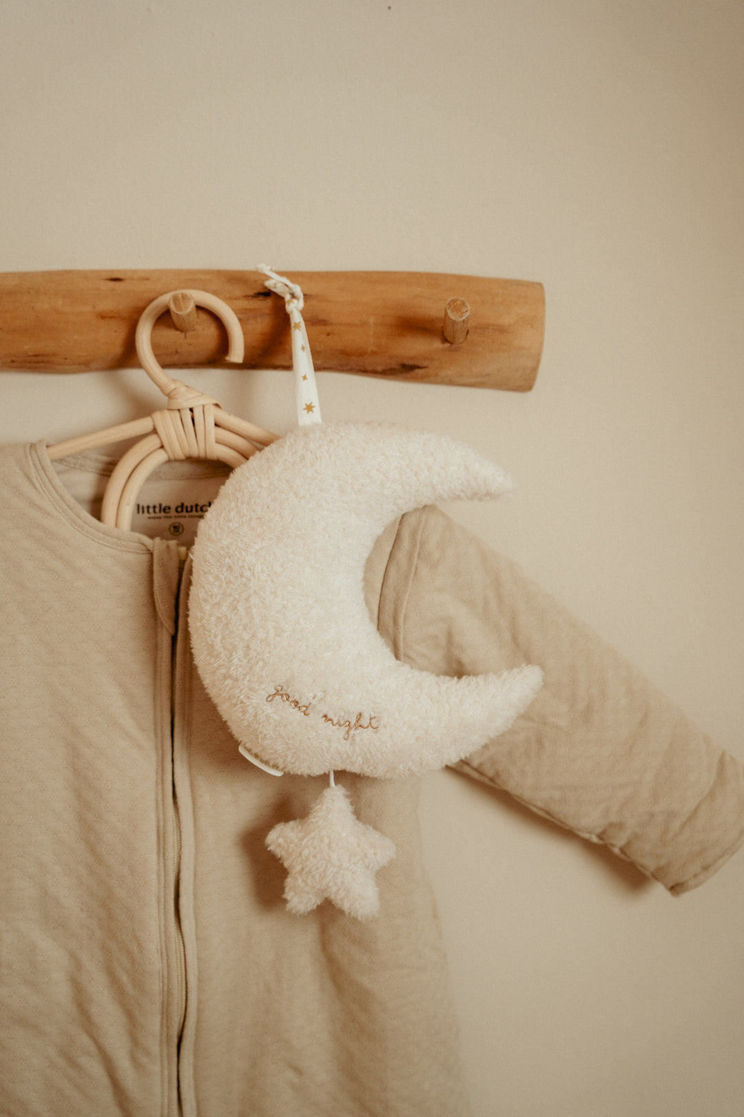 Little Dutch Muziektrekker Newborn Naturals in maanvorm met rustgevend slaapliedje