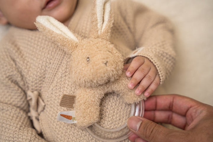 Little Dutch Rammelaar Ring Baby Bunny met transparante kralenring voor zintuiglijke stimulatie en verbetering van de hand-oogcoördinatie