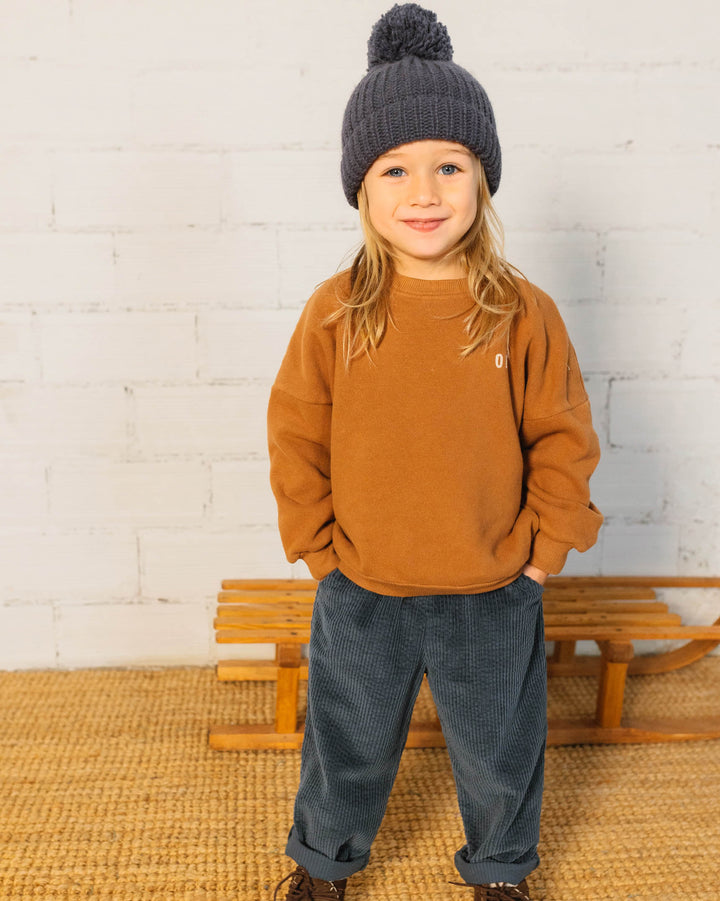 Buho zachte fleece sweater in Toffee met "Oh happy day" print, ronde hals en geribde boorden