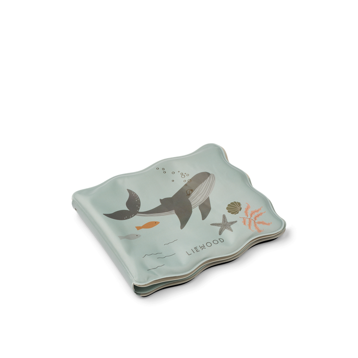 Liewood Waylon magisch badboek met zeedierenmotief in Sea Creature Sandy, watergevoelig